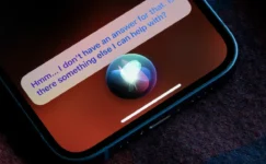 Apple’da Siri’den Sorumlu Yönetici Görevinden Ayrılıyor