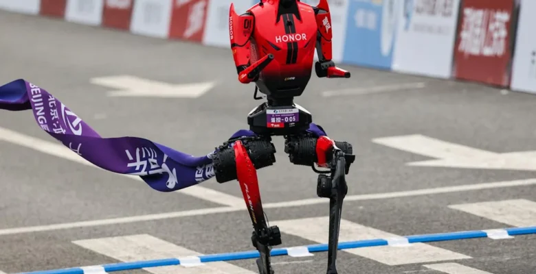 Pekin’de İnsansı Robotlar Yarıştı: Honor’dan Büyük Başarı!