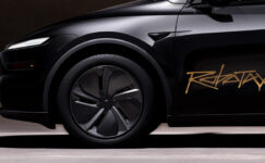 Tesla Robotaxi Uygulaması Android için Çıktı