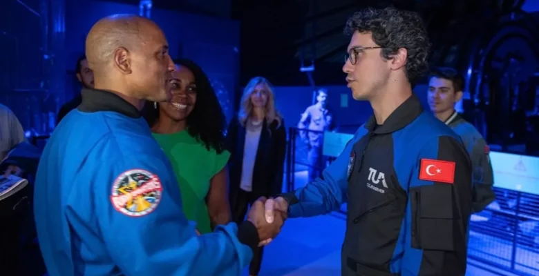 Türk astronot Atasever’den nostaljik ve hedef mesajlı paylaşım