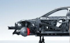 Xiaomi CEO’su SU7’yi Canlı Yayında Parçalayacak!