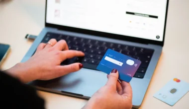 Amazon Ürünlerin Bir Yıl Önceki Fiyatlarını Gösteriyor
