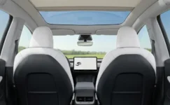 Tesla’dan Model Y Sahiplerine Yaz Hediyesi: Resmi Tavan Perdesi Çıktı!