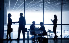 Uygulama Mezarlığından Kaçış: 5 Servis Yerine Tek Platformla Bütçenizi Koruyun