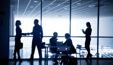 Uygulama Mezarlığından Kaçış: 5 Servis Yerine Tek Platformla Bütçenizi Koruyun