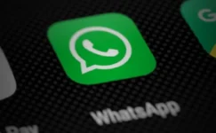 WhatsApp, Sohbet Arayüzü İçin Liquid Glass Tasarımını Test Ediyor