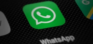 WhatsApp, Sohbet Arayüzü İçin Liquid Glass Tasarımını Test Ediyor