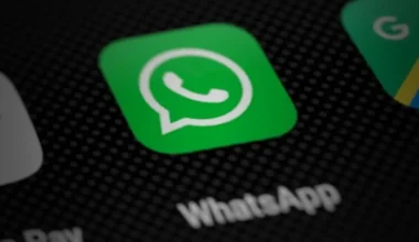 WhatsApp, Sohbet Arayüzü İçin Liquid Glass Tasarımını Test Ediyor