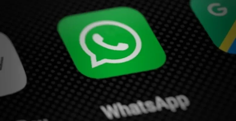 WhatsApp, Sohbet Arayüzü İçin Liquid Glass Tasarımını Test Ediyor