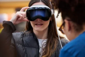 Apple Vision Pro Yöneticisi OpenAI’a Geçti