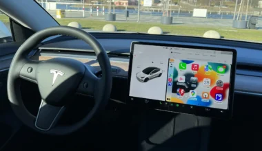 Apple’ın Yeni Hamlesi: Tesla’lara CarPlay mi Geliyor?