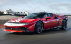 Ferrari’nin Yeni Stratejisi: Hem Elektrikli Hem Benzinli