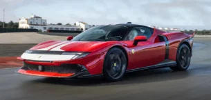 Ferrari’nin Yeni Stratejisi: Hem Elektrikli Hem Benzinli