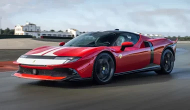 Ferrari’nin Yeni Stratejisi: Hem Elektrikli Hem Benzinli