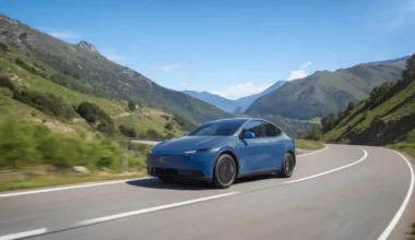 Tesla Model Y Coastal Blue Rengi Avrupa’da Satışta! Türkiye’ye Gelecek mi?