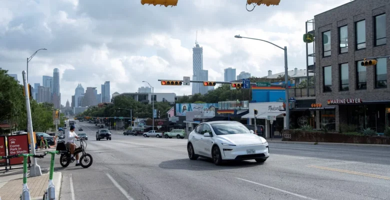 Tesla’nın Sürücüsüz Robotaksi Hizmeti Yaygınlaşıyor