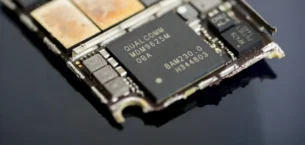 Apple Qualcomm ile Yolları Ayırıyor