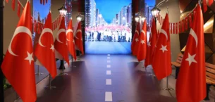 İrade Bizim, Zafer Bizim Sergisi Ziyaretçiler ile Buluştu İrade Bizim, Zafer Bizim Sergisi Ziyaretçiler ile Buluştu
