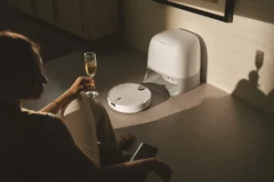 Roborock’tan Yeni Robot Süpürge: Qrevo Curv Serisi Sahneye Çıktı