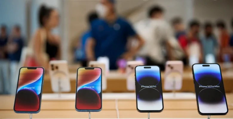 Tim Cook: iPhone Yetiştiremiyoruz