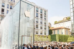Apple’ın iPhone Reklamı Tartışma Yarattı: Elektronik Bakıcılık İddiası
