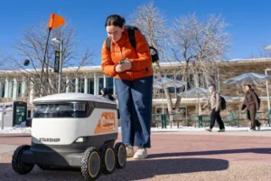 Otonom Teslimatın Sınırları: Kurye Robotlar İnsan Yardımına Muhtaç