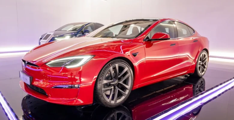 Tesla, Far Parlaklığı Nedeniyle 20 Binden Fazla Aracı Geri Çağırıyor
