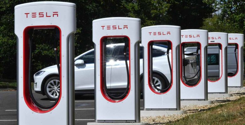Tesla, İzmir Bornova’ya Yeni Supercharger İstasyonu Kuruyor