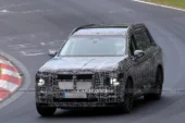 Yeni BMW X7 Casus Kameralara Yakalandı: V8 Motoru Koruyor