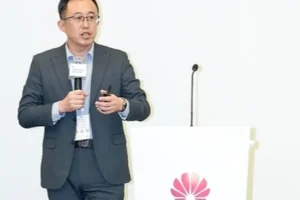 Huawei, sürükleyici deneyimler ve akıllı hizmetler sunan yenilikçi, sürükleyici Telepresence çözümünü tanıttı