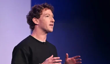 Mark Zuckerberg Hangi Telefonu Kullanıyor? Telefon Tercihi Şaşırttı