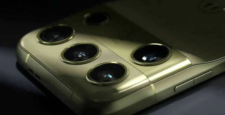 Motorola Sıra Dışı Tasarımlı Signature 27 Modelini Gösterdi