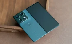 Motorola’nın Yeni Geniş Katlanabilir Telefonu Razr Flex Sızdırıldı: İşte Özellikleri