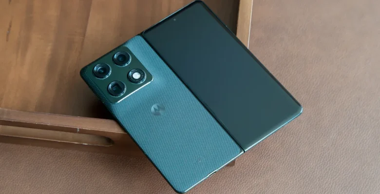 Motorola’nın Yeni Geniş Katlanabilir Telefonu Razr Flex Sızdırıldı: İşte Özellikleri