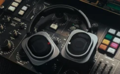 Nothing Headphone (1) Pro Tanıtıldı: Üçlü Sürücü ve 68 Saat Pil