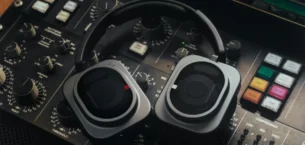 Nothing Headphone (1) Pro Tanıtıldı: Üçlü Sürücü ve 68 Saat Pil