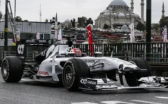 F1 V8 Motorlara Geri Dönüş Yapıyor