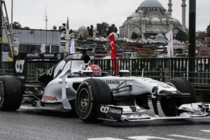 F1 V8 Motorlara Geri Dönüş Yapıyor