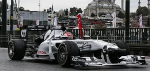 F1 V8 Motorlara Geri Dönüş Yapıyor
