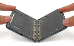iFixit iPhone Duo’yu Parçalarına Ayırdı: Ekran Neden Bozuluyor?