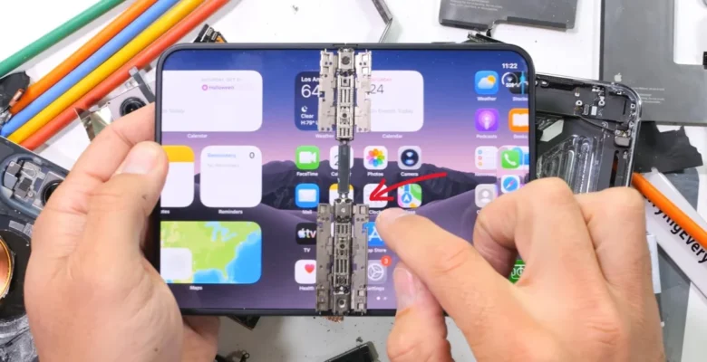 iPhone Duo Ekran Sorunu: Menteşedeki Küçük Parça Suçlu Olabilir