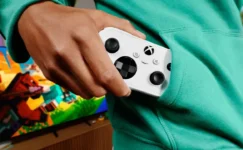 Microsoft’tan Cep Boyutunda Yeni Oyun Kolu: Xbox Nano