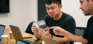Nothing’in patronu Carl Pei’den iPhone Duo’ya ağır eleştiri: Bu parayı hak etmiyor!