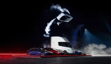 Tesla Roadster 612 km/s Hız Sınırını Roket Motorlarıyla Aşacak