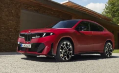 Yeni BMW iX4 tanıtıldı! 10 dakikada 296 km menzil kazandırıyor
